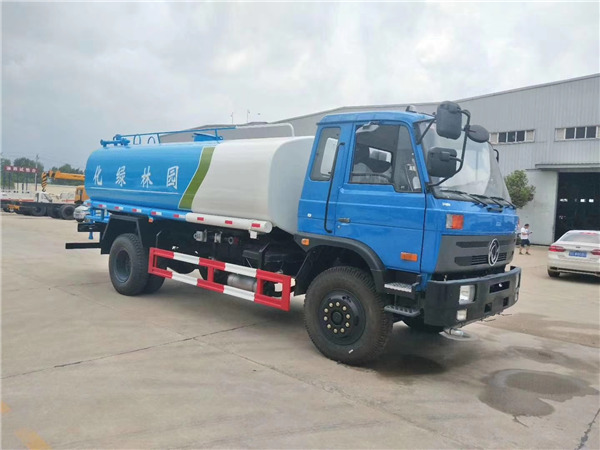 東風153灑水車