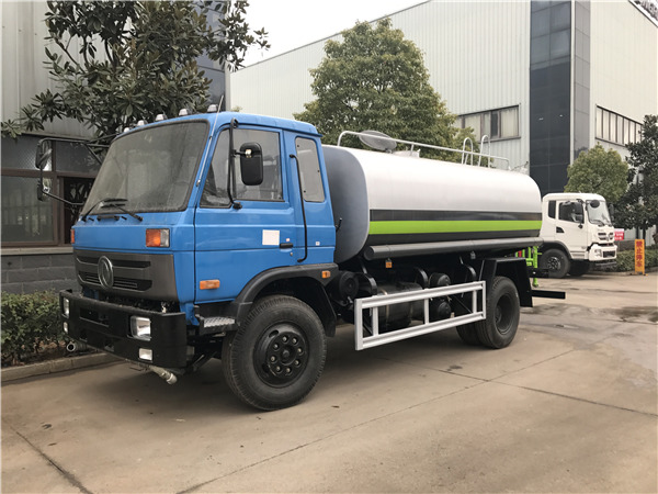 東風145灑水車